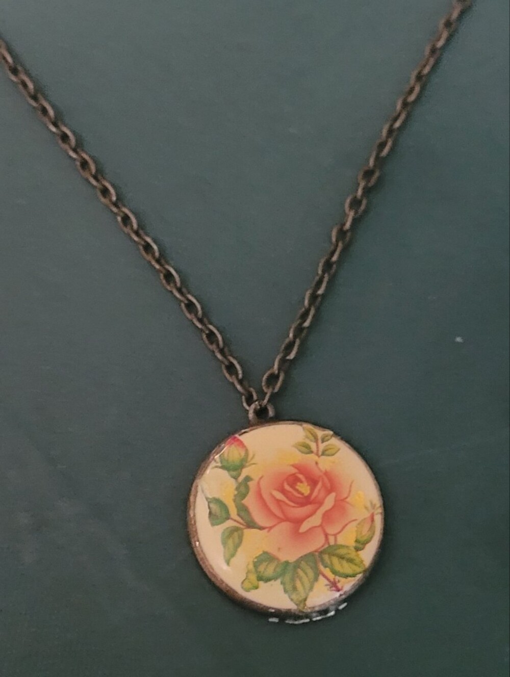 💜2 for $10💜 bunde and save Vintage-Style Pink Rose Pendant Necklace